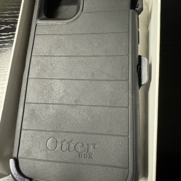 OEM Otterbox Defender - Black with Belt Clip - Picture 3 of 8
